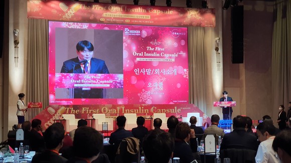 메디콕스와 오라메드 파마슈티컬가 지난 29일 '경구용 인슐린 캡슐(ORMD0801) 임상 현황' 설명회를 개최했다. 사진은 오대환 메디콕스 대표가 인사말을 하고 있는 모습. = 박기훈 기자