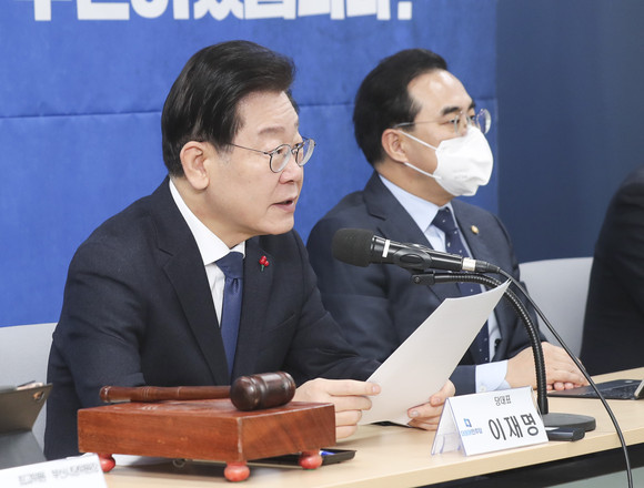 이재명 더불어민주당 대표가 오늘 오전 부산 연제구 부산시당에서 열린 현장 최고위원회의에서 발언하고 있다. ⓒ 연합뉴스