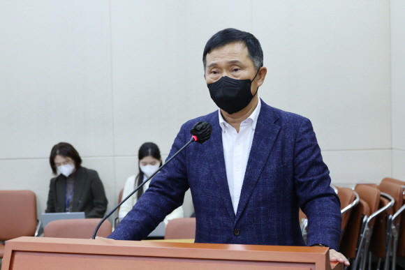 김연명 공동 민간자문위원장은 국회 연금개혁특별위원회 전체회의에 참석해 중간 보고했다. ⓒ 연합뉴스