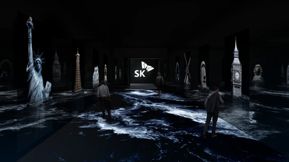 SK가 최대 가전·IT 박람회 'CES 2023' SK그룹관에서 인류가 기후 위기에 맞서 제대로 행동을 하지 않았을 때 해수면 상승 등으로 마주칠 암울한 미래상을 미디어 아트 영상으로 보여주고 있다. ⓒ SK그룹