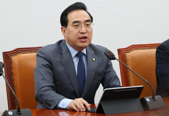 박홍근 더불어민주당 원내대표는 5일 국정조사 특별위원회 기한 연장 건으로 본회의 개최를 국회의장께 요청하겠다는 뜻을 전했다. ⓒ 연합뉴스