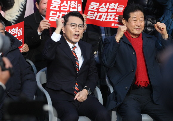 윤상현 국민의힘 의원은 5일 박정희 전 대통령을 참배한 후 전당대회 당대표 출마를 공식 선언했다. ⓒ 연합뉴스