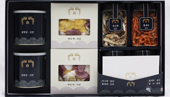 대통령실은 설날 소중한 분들과 함께 떡국을 드시고 정과 덕담을 나누길 바라는 마음에서 떡국 한 그릇 세트를 준비했다고 밝혔다. ⓒ 대통령실