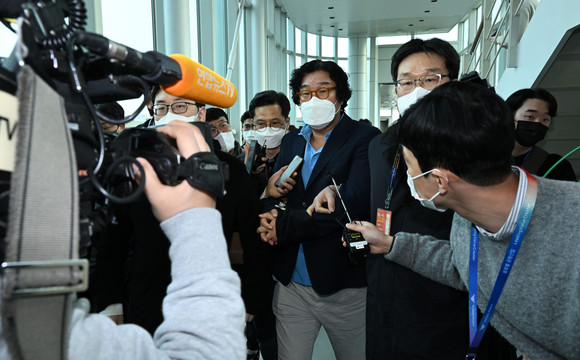 오늘 오전 인천공항을 통해 입국한 김성태 쌍방울 전 회장에 대한 검찰 조사가 시작됐다. ⓒ 연합뉴스