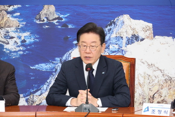 이재명 더불어민주당 대표는 26일 7조5000억원 규모의 에너지·고물가 지원금을 주장했다. ⓒ 연합뉴스