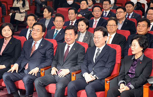 이번 의원모임 출범식에 김진표 국회의장도 참석했다. ⓒ 국회