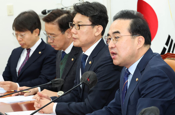 박홍근 더불어민주당 원내대표가 오전 민주당 원내대책회의에서 발언하고 있다. ⓒ 연합뉴스