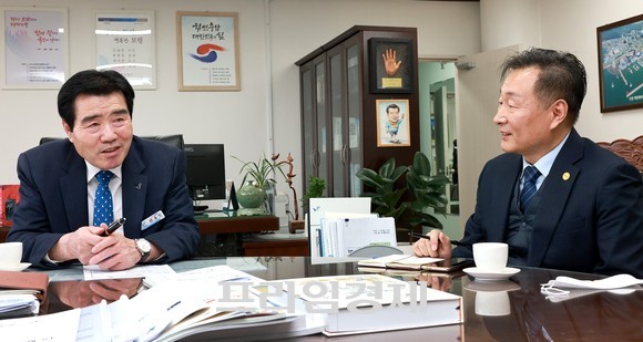 지난 1일 프라임경제와 2023년 계묘년 신년 인터뷰를 하고 있는 김동일 보령시장. ⓒ 프라임경제