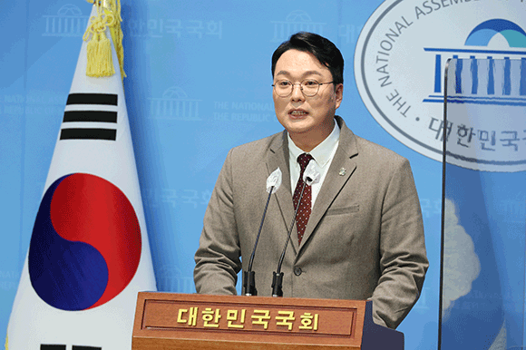 천하람 변호사는 4일 김기현 의원이 나경원 전 원내대표 자택에 방문, 지지를 호소한 것에 대해 비판의 목소리를 냈다. ⓒ 연합뉴스