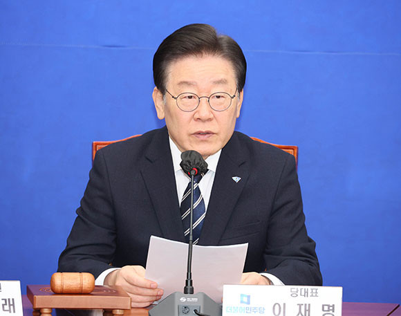 이재명 더불어민주당 대표는 10.29 참사 유가족 측이 세운 분향소에 대해 철거하지 말아달라는 뜻을 밝혔다. ⓒ 연합뉴스
