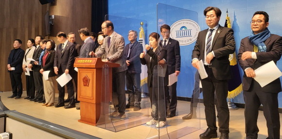 서울시가 분향소를 강제 철거하겠다고 밝힌 것에 대해 더불어민주당 의원들과 민형배 의원은 비판의 목소리를 냈다. = 박성현 기자