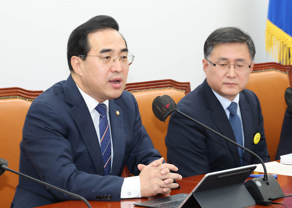 박홍근 더불어민주당 원내대표가 오늘 오전 국회서 열린 민주당 원내대책회의에서 발언하고 있다. ⓒ 연합뉴스
