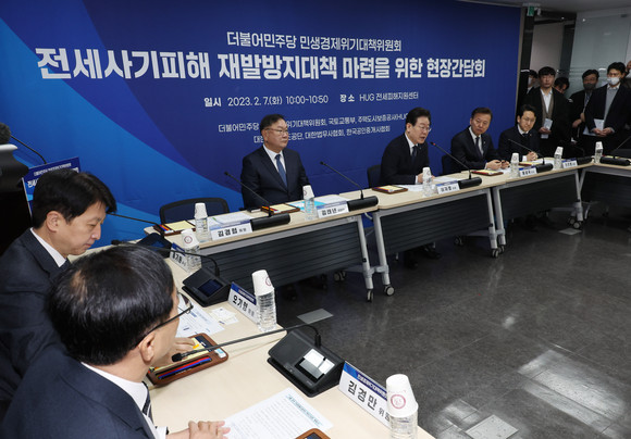 이재명 더불어민주당 대표가 오전 서울 강서구 전세피해지원센터에서 열린 전세사기피해 재발방지대책 마련을 위한 현장간담회에서 발언하고 있다. ⓒ 연합뉴스
