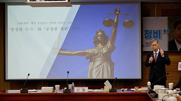 신평 변호사는 7일 김기현 국민의힘 의원 측 후원회장직에 사의하겠다고 발표했다. ⓒ 연합뉴스