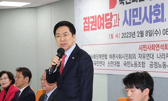 김기현 국민의힘 의원은 8일 신임 후원회장에 김철수 에이치플러스 양지병원 이사장을 영입했다고 발표했다. ⓒ 연합뉴스