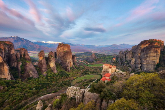 롯데관광개발이 8일 정기편이 없는 아테네까지 단 12시간만에 직항으로 갈 수 있는 그리스 특별 전세기 패키지를 출시했다. © 롯데관광개발