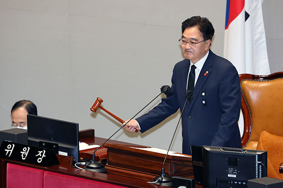 국회 예산결산특별위원회 위원장인 우원식 더불어민주당 의원은 9일 국회 전체 의원실에 추경을 촉구하는 친선을 발송했다고 밝혔다. ⓒ 연합뉴스