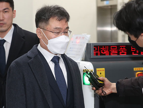 검찰은 14일 범죄수익은닉규제법 위반 등 혐의로 김만배씨에 대한 구속영장을 청구했다. ⓒ 연합뉴스