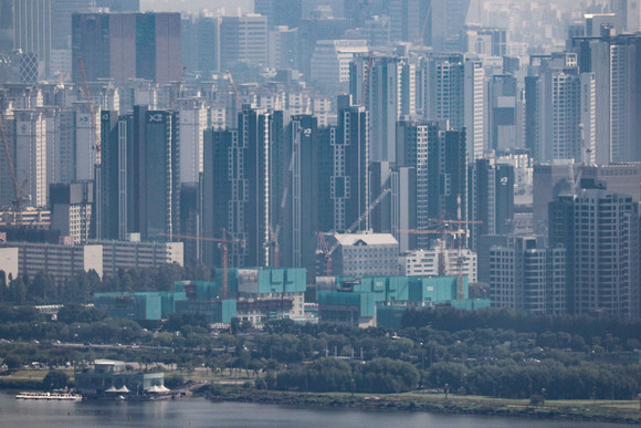 정부 유동성 공급대책으로 간신히 진정국면에 접어들었던 부동산 PF 부실 논란이 대우건설 '울산 주상복합 사업 철수' 여파로 재차 수면 위로 부상하고 있다. © 연합뉴스