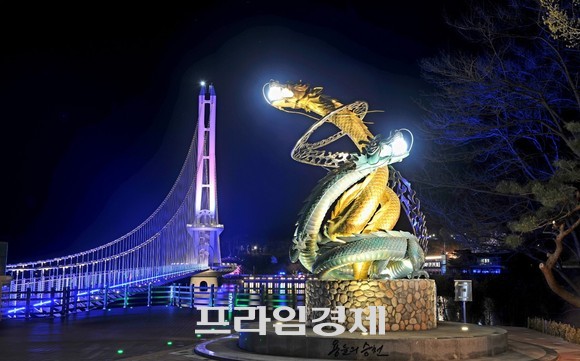 예당호 출렁다리 야경. ⓒ 프라임경제