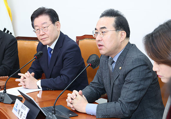 박홍근 더불어민주당 원내대표는 이재명 더불어민주당 대표 관련 검찰의 구속영장 청구 검토에 대해 비난했다. ⓒ 연합뉴스