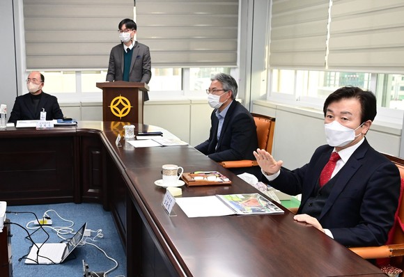 진주시가 명석지구 체육시설 조성사업 설계 용역 보고회를 진행하고 있다. ⓒ 진주시
