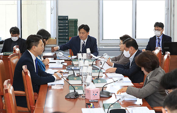 노랑봉투법이 15일 국회 환경노동위원회 소위원회를 넘었다. ⓒ 연합뉴스