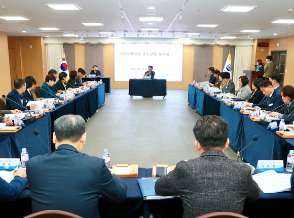 박동식 사천시장이 민선8기 공약사항 추진상황 보고회를 개최하고 있다. ⓒ 프라임경제