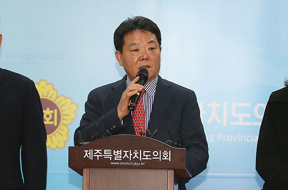 허용진 국민의힘 제주도당 위원장은 태영호 국민의힘 의원의 발언에 대해 대신 사과했다. ⓒ 연합뉴스