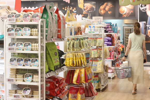 반려인들의 니즈가 높아지면서 반려동물들의 사료와 간식들이 다양해졌다. ⓒ 연합뉴스