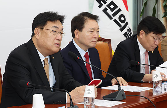 정진석 국민의힘 비상대책위원장은 16일 비상대책회의에서 민주당 소속 의원들을 향해 "양심껏 표결하자"고 말했다. ⓒ 연합뉴스