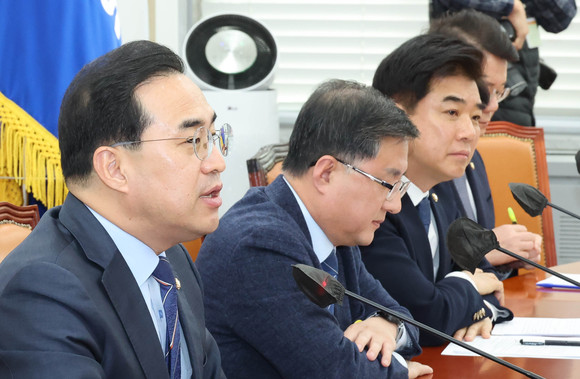 박홍근 더불어민주당 원내대표가 서울 여의도 국회에서 열린 정책조정회의에 참석하고 있다. ⓒ 연합뉴스