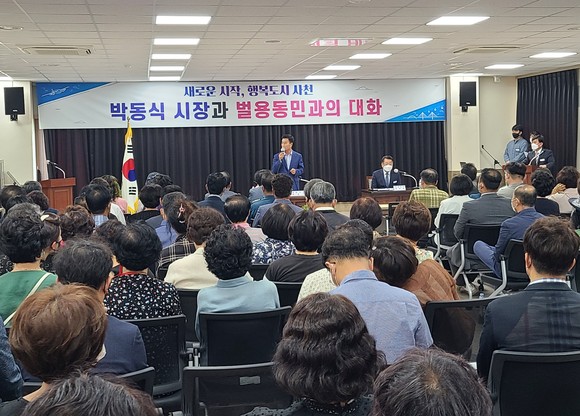 박동식 시장이 새로운 시작 행복도시 사천을 위해시민과 대화의 시간을 가지고 있다. ⓒ 사천시