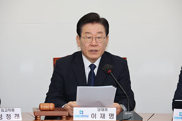 이재명 더불어민주당 대표는 17일 최고위원회의에서 윤석열 정부를 향해 힐난했다. ⓒ 연합뉴스