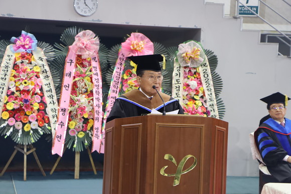 구자관 삼구아이앤씨 대표가 17일 모교인 용인대학교로부터 명예 경영학박사 학위를 수여받았다.. ⓒ 삼구아이앤씨