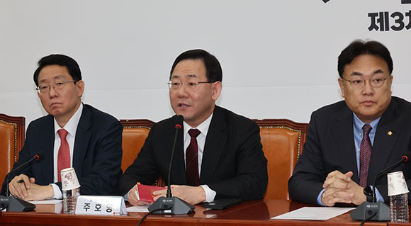 주호영 국민의힘 원내대표는 20일 민주노동조합총연맹과 한국노동조합총연맹을 향해 비난했다. ⓒ 연합뉴스