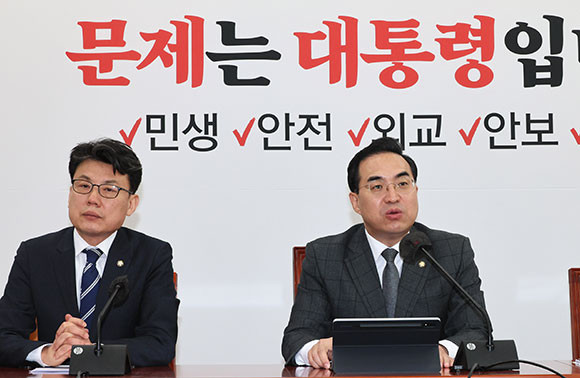 박홍근 더불어민주당 원내대표는 21일 원내대책회의에서 국민의힘 전당대회 관련으로 비난의 뜻을 밝혔다. ⓒ 연합뉴스