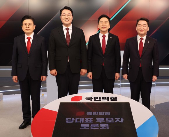 국민의힘 3.8 전당대회를 앞두고 열린 두 번째 TV 토론회에서는 김기현 후보를 향한 집중견제와 안철수 후보에 대한 총선 공천 공방이 화두였다. ⓒ 연합뉴스