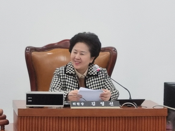 위원장인 김영선 국민의힘 의원은 22일 국회 기획재정위원회 전체회의를 진행했다. ⓒ 김영선 국민의힘 의원실