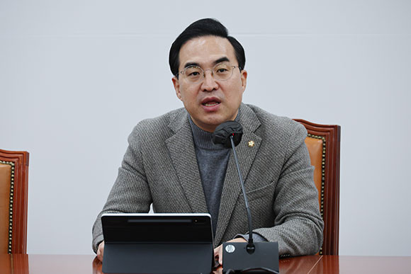 박홍근 더불어민주당 원내대표는 24일 국회 본회의 전 의원총회에서 이재명 더불어민주당 대표의 체포동의안 관련으로 검찰을 향해 비난했다. ⓒ 연합뉴스