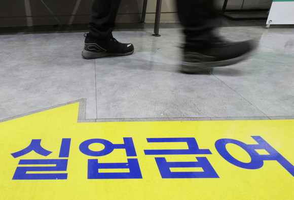 서울지방고용노동청은 코로나19 이후 지원 규모가 크게 증가한 실업급여에 대해 작년 11월부터 3개월간 부정수급 특별점검을 실시했다.ⓒ 연합뉴스