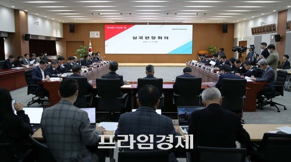 지난 27일 도청 대회의실에서 열린 제30차 실국원장회의 개최 모습. ⓒ 프라임경제