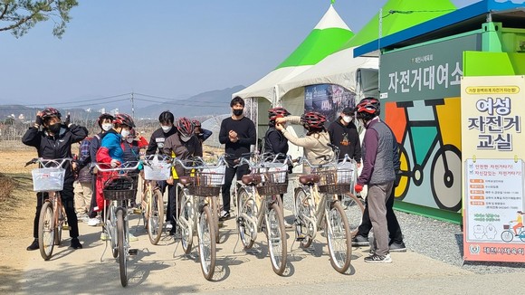 초록길 자전거체험센터 여성 자전거 교실 운영 모습. ⓒ 제천시