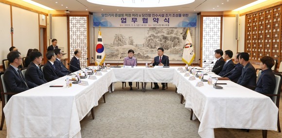 3일 한국가스공사와 친수시설 조기조성을 위한 업무협약식을 체결하고 있다. ⓒ 당진시