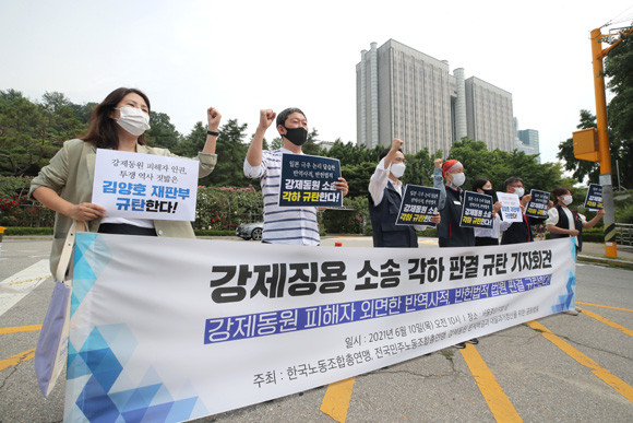 일본 기업을 대신해 강제징용 피해자들에게 손해배상금을 지급하는 '제3자 변제' 방안에 반대하고 있다. ⓒ 연합뉴스