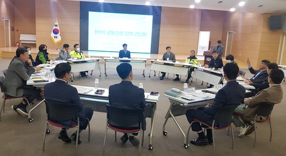 천안시가 6일 신동헌 부시장 주재하에 시청 대회의실에서 2023년도 제1차 교통안전 정책 간담회를 진행하고 있다. ⓒ 천안시