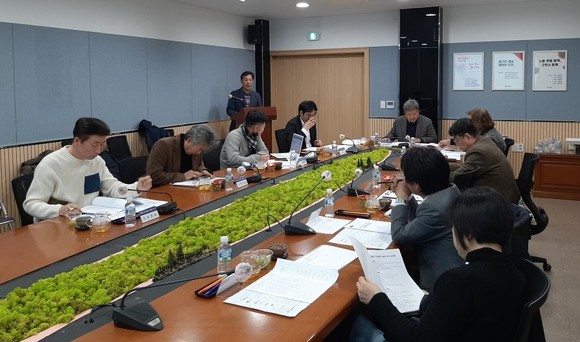 하동군이 도시브랜드 슬로건 심사를 하고 있다. ⓒ 하동군