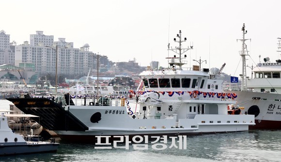 충남, 국내 1호 친환경 하이브리드 선박. ⓒ 프라임경제