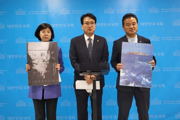 안민석·임종성·양정숙 의원은 8일 국회 소통관에서 일본의 사도광산 등재 재신청 철회 및 유네스코 권고 이행 촉구 기자회견을 진행했다. = 박성현 기자