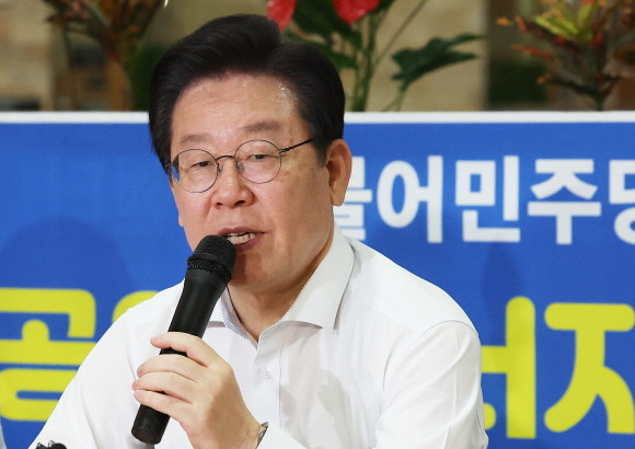 이재명 더불어민주당 대표는 8일 최고위원회의에서 정부가 발표한 제3자 변제를 통한 강제징용 문제 해법안을 비난했다. ⓒ 연합뉴스
